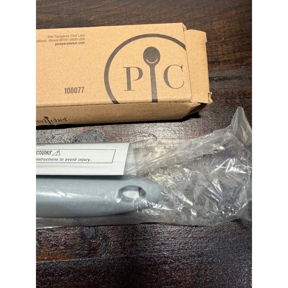 Pampered‎ Chef Dough Crimper #100077 New in Box